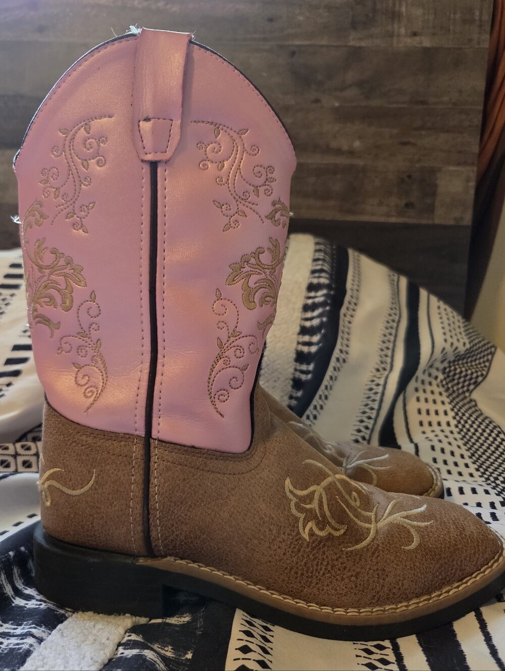 Girl's Old West size 3.0-D boots. - Picture 4 of 6